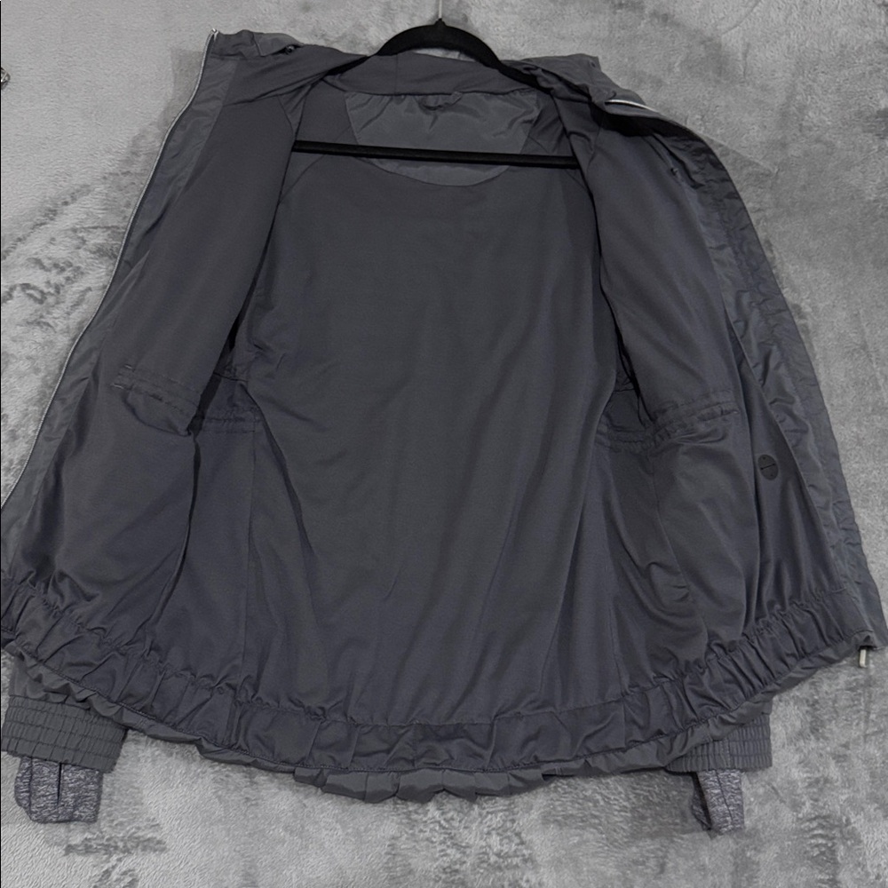 Lululemon Gray Resolution Jacket Sz 8 Women's Def… - image 3
